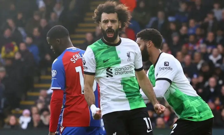 محمد صلاح في احتفال امام كريستال بالاس