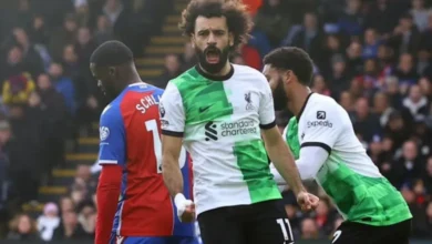 محمد صلاح في احتفال امام كريستال بالاس