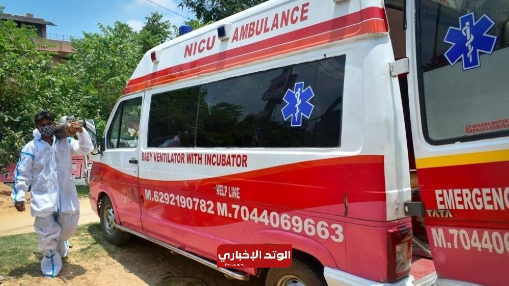 قبل دقائق من إحراقه.. اصطدام سيارة الإسعاف بـ«حفرة» يعيد ميتاً للحياة !