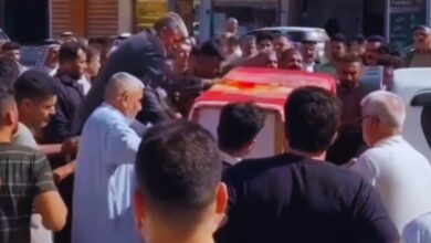 جنازة الطبيب طارق السلماني والناس تمشي به في الشارع